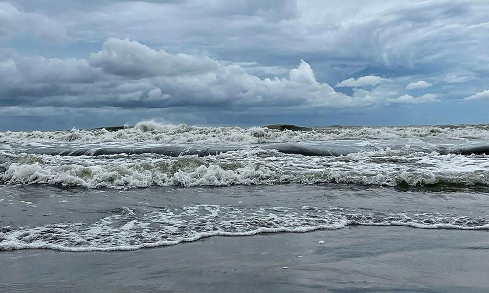 সাগরে লঘুচাপ, সমুদ্রবন্দরে ৩ নম্বর সতর্ক সংকেত